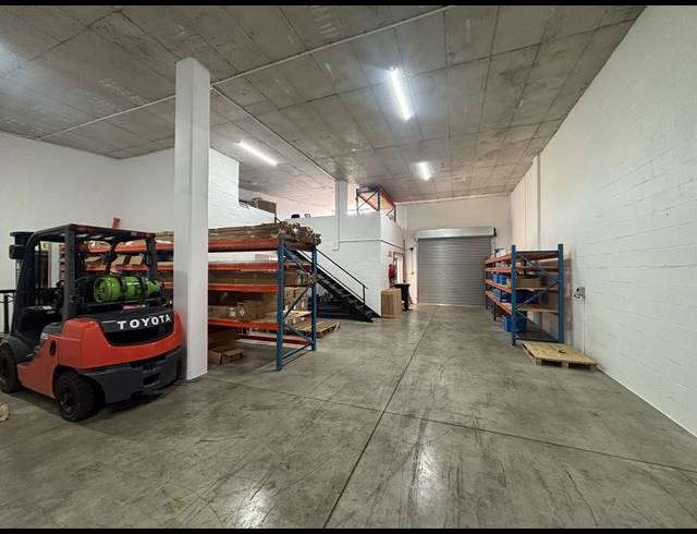 198M² WAREHOUSE TO LET IN FIRGROVE